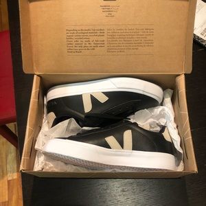 VEJA NEVER WORN NEW IN BOX SNEAKERS